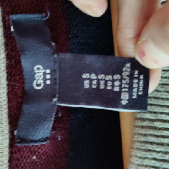 Gap Sweater - Picture 2 of 8